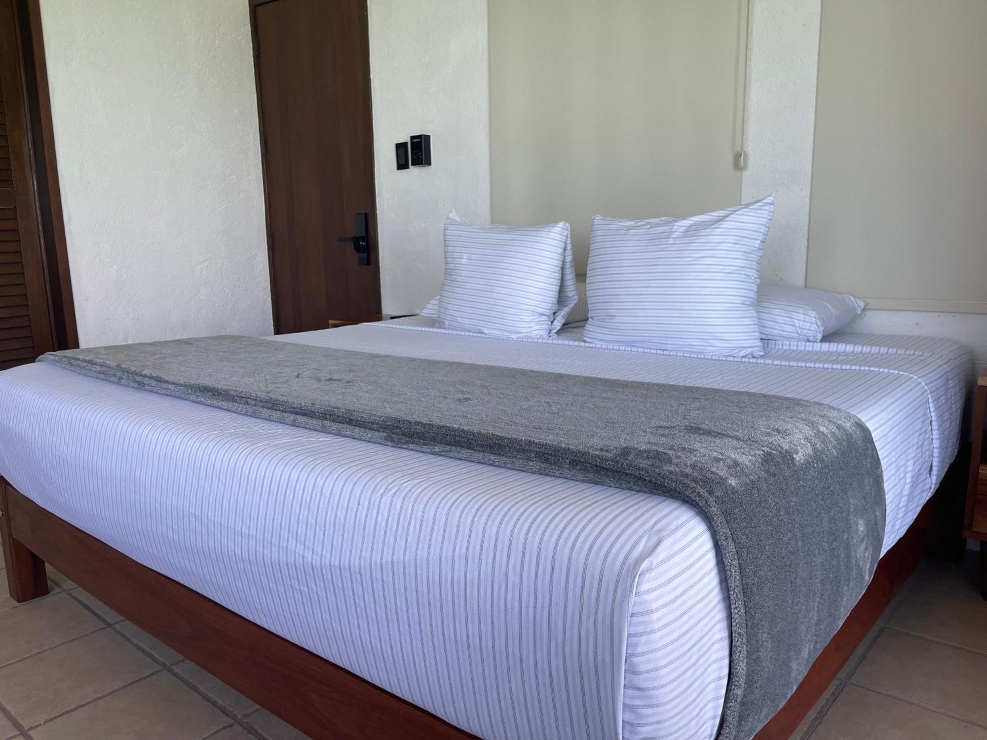 Blue Caribe Bacalar Front Lagoon Exterior photo